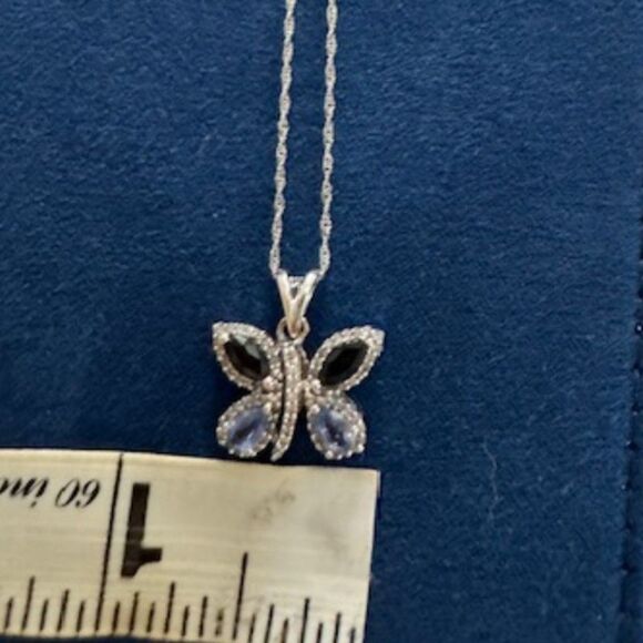 14K White Gold Sapphire and Diamonds Stunning pendant/necklace. - Picture 5 of 7